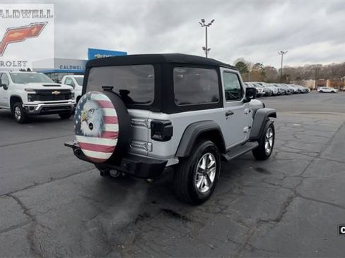 Used 2023 Jeep Wrangler Sport image 8