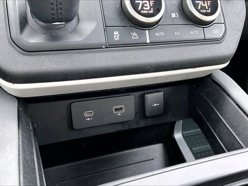 Used 2022 Land Rover Defender 110 SE image 31