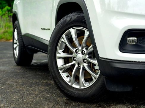Used 2022 Jeep Cherokee Latitude Lux FWD image 3