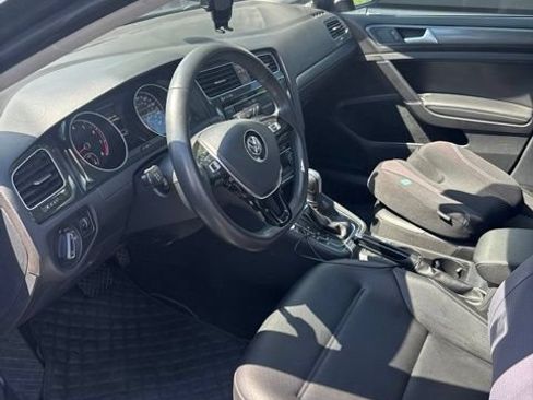 Used 2021 Volkswagen Golf 4-Door FWD image 2