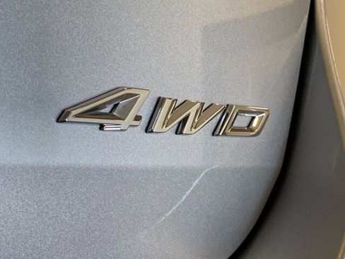 Used 2022 Ford Explorer XLT w/ Equipment Group 202A image 8