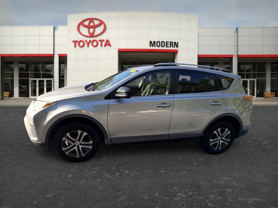 Used 2018 Toyota RAV4 LE FWD image 9