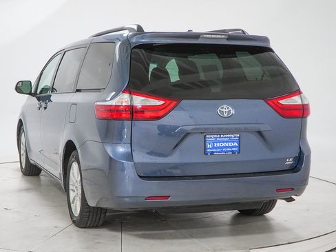 Used 2017 Toyota Sienna LE image 9