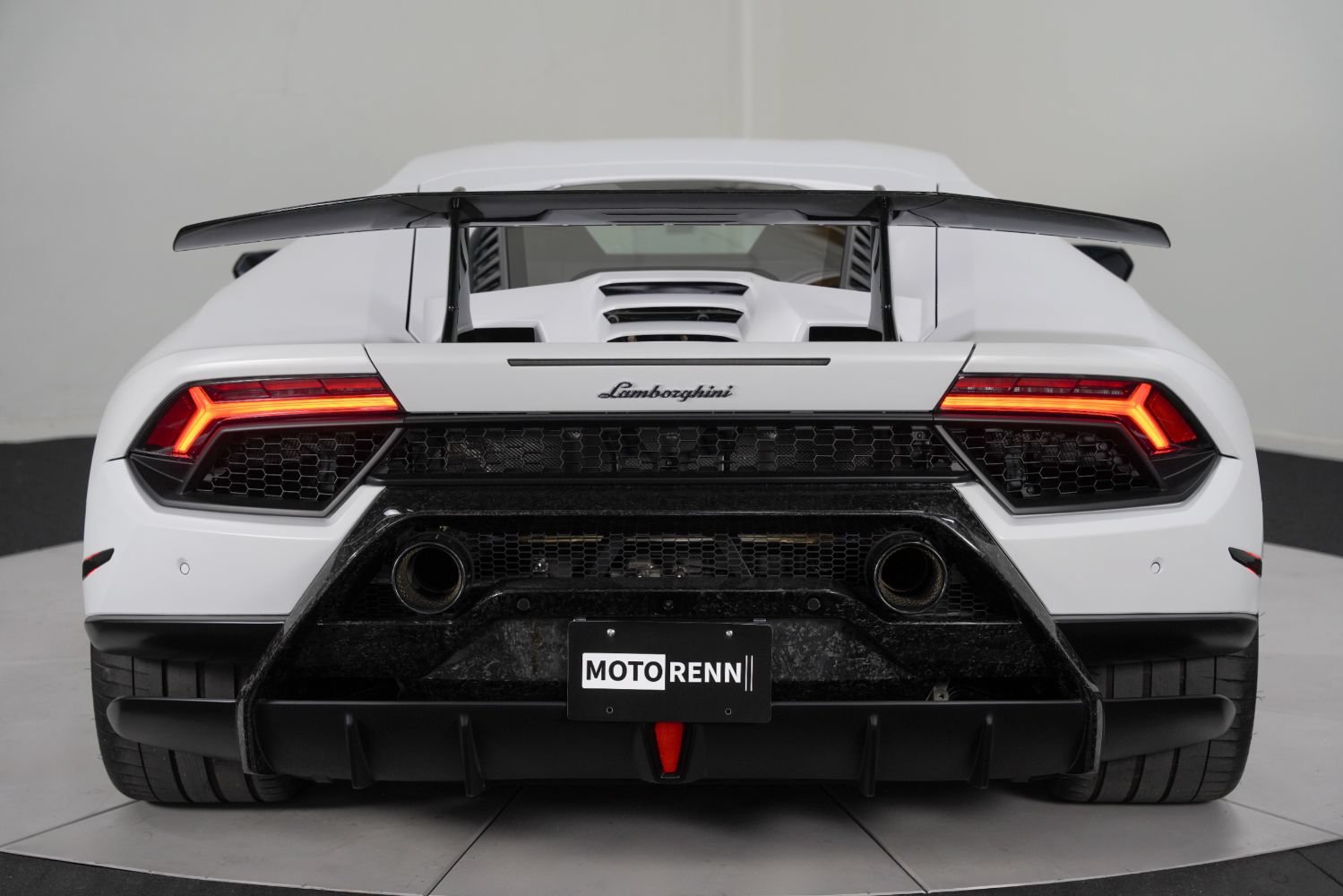 Used 2018 Lamborghini Huracan Performante AWD/4WD image 7