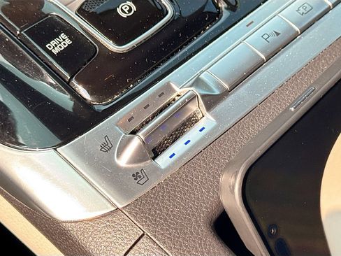 Certified 2023 Kia Carnival SX FWD image 23