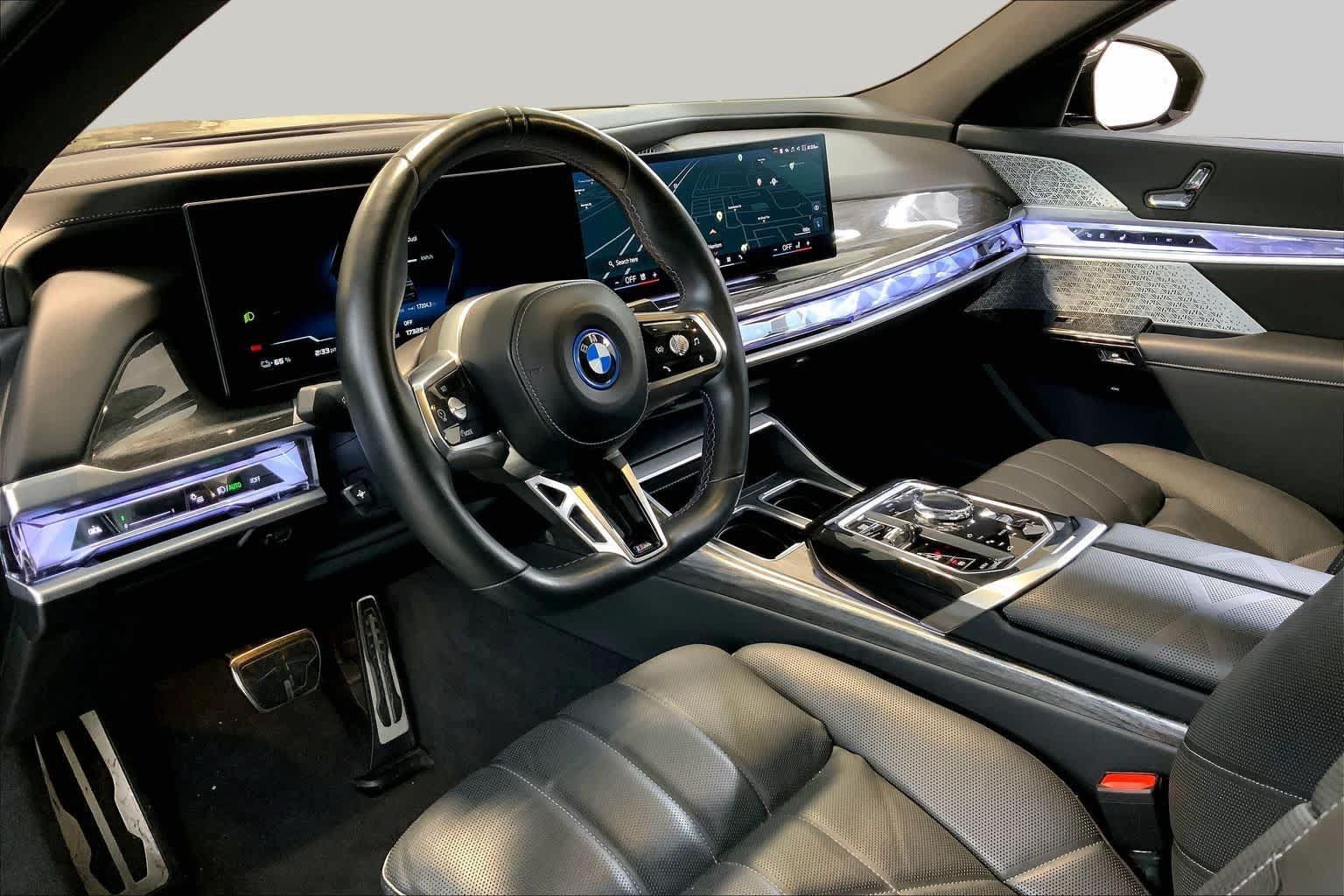 Used 2024 BMW i7 xDrive60 AWD/4WD image 17