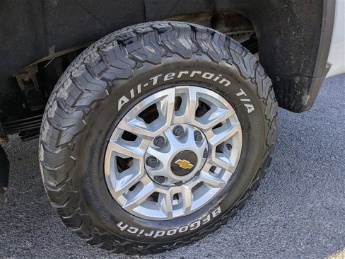 Used 2021 Chevrolet Silverado 2500 LT w/ Convenience Package image 11