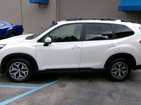 Used 2021 Subaru Forester Premium AWD/4WD image 3
