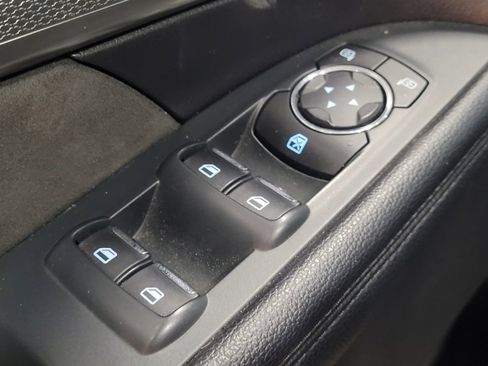 Used 2018 Ford Explorer XLT w/ Equipment Group 202A AWD/4WD image 27