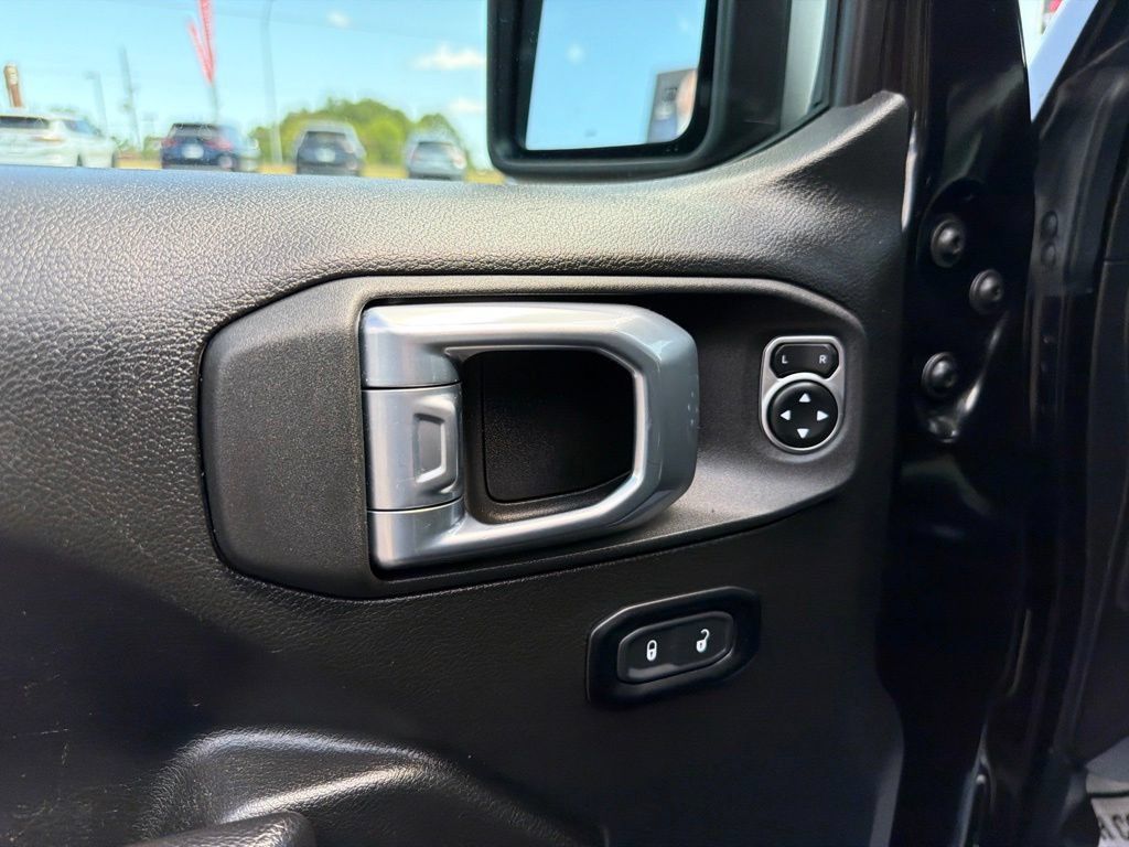 Used 2024 Jeep Wrangler Unlimited Sport AWD/4WD image 12