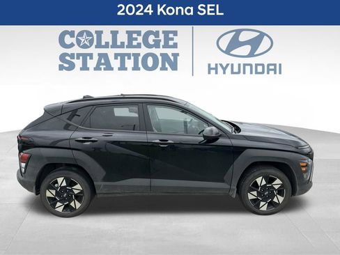 Used 2024 Hyundai Kona SEL AWD/4WD image 2