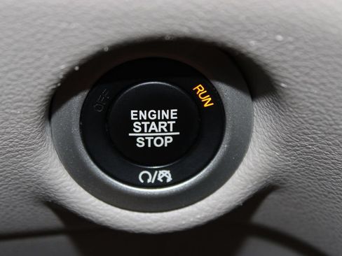 Used 2024 Chrysler Pacifica Touring-L FWD image 45