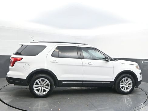 Used 2018 Ford Explorer XLT w/ Equipment Group 201A image 8