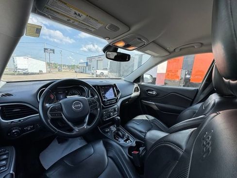 Used 2019 Jeep Cherokee Limited AWD/4WD image 25