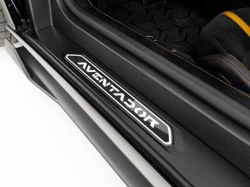 Used 2020 Lamborghini Aventador SVJ image 39