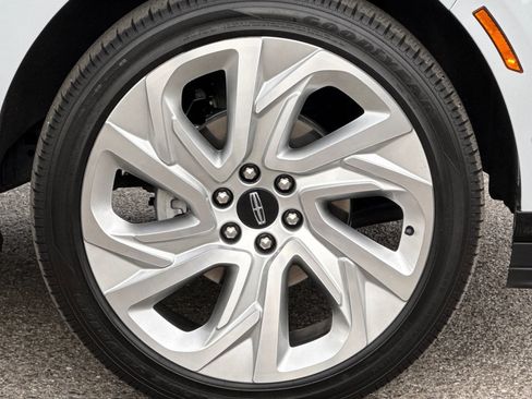 Certified 2025 Lincoln Navigator L Reserve image 26