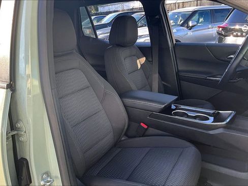 Used 2025 Chevrolet Equinox LT w/ Safety and Technology Package image 27