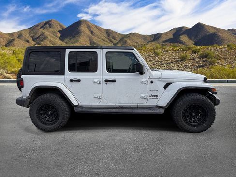 Used 2020 Jeep Wrangler Unlimited Sahara AWD/4WD image 3