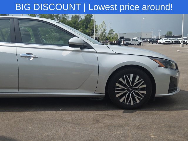 Used 2023 Nissan Altima 2.5 SV w/ SV Premium Package FWD image 3