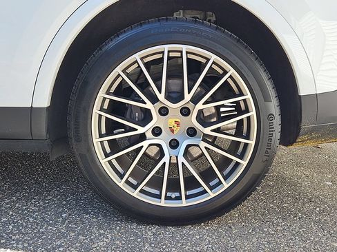 Certified 2023 Porsche Cayenne AWD/4WD image 11