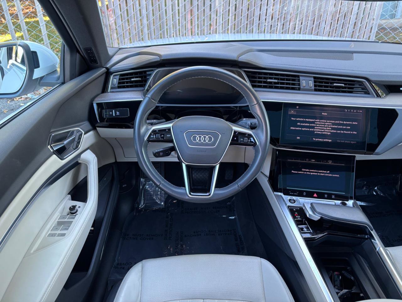Used 2024 Audi Q8 e-tron Premium Plus AWD/4WD image 3