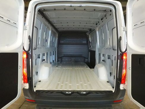 Used 2025 Mercedes-Benz Sprinter 2500 image 23