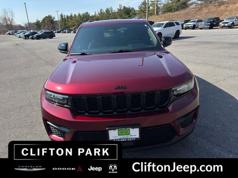 Used 2023 Jeep Grand Cherokee Altitude AWD/4WD image 2