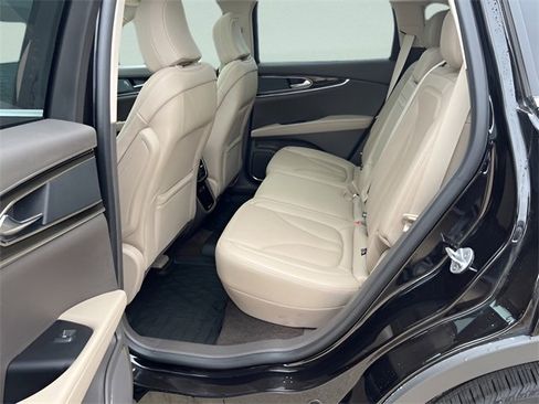 Used 2022 Lincoln Nautilus Reserve image 10