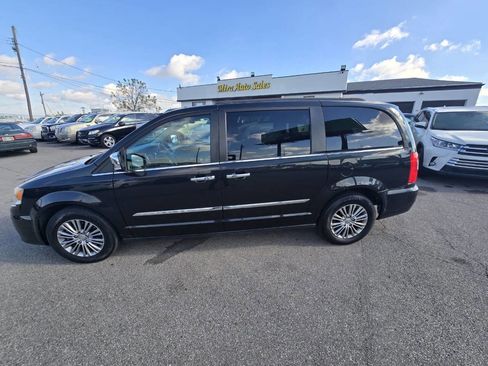 Used 2014 Chrysler Town & Country Touring-L w/ Driver Convenience Group image 67