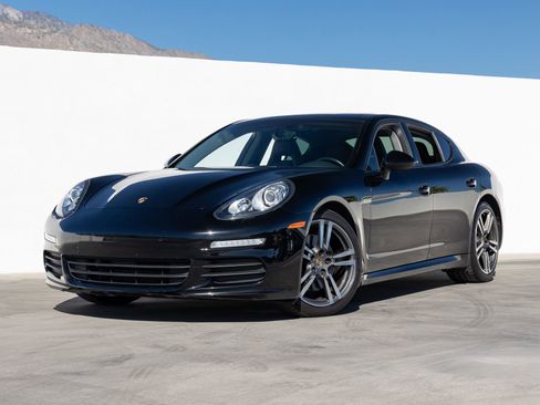 Certified 2016 Porsche Panamera image 1