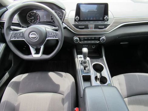 Used 2024 Nissan Altima 2.5 SV FWD image 16