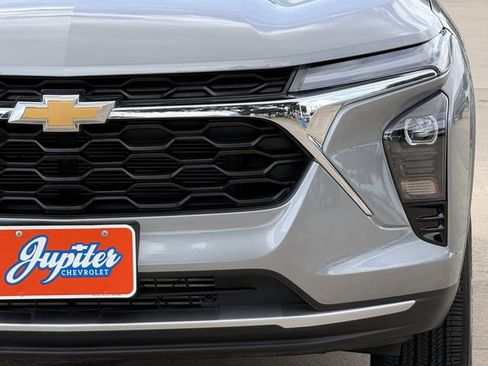 Certified 2025 Chevrolet Trax LT w/ Driver Confidence Package FWD image 9