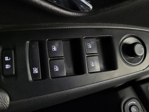 Used 2021 Chevrolet Trax LT w/ Sport Edition FWD image 27