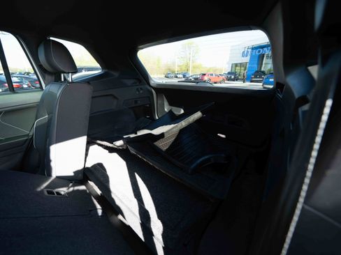 Used 2024 Volkswagen Tiguan SEL R-Line image 24