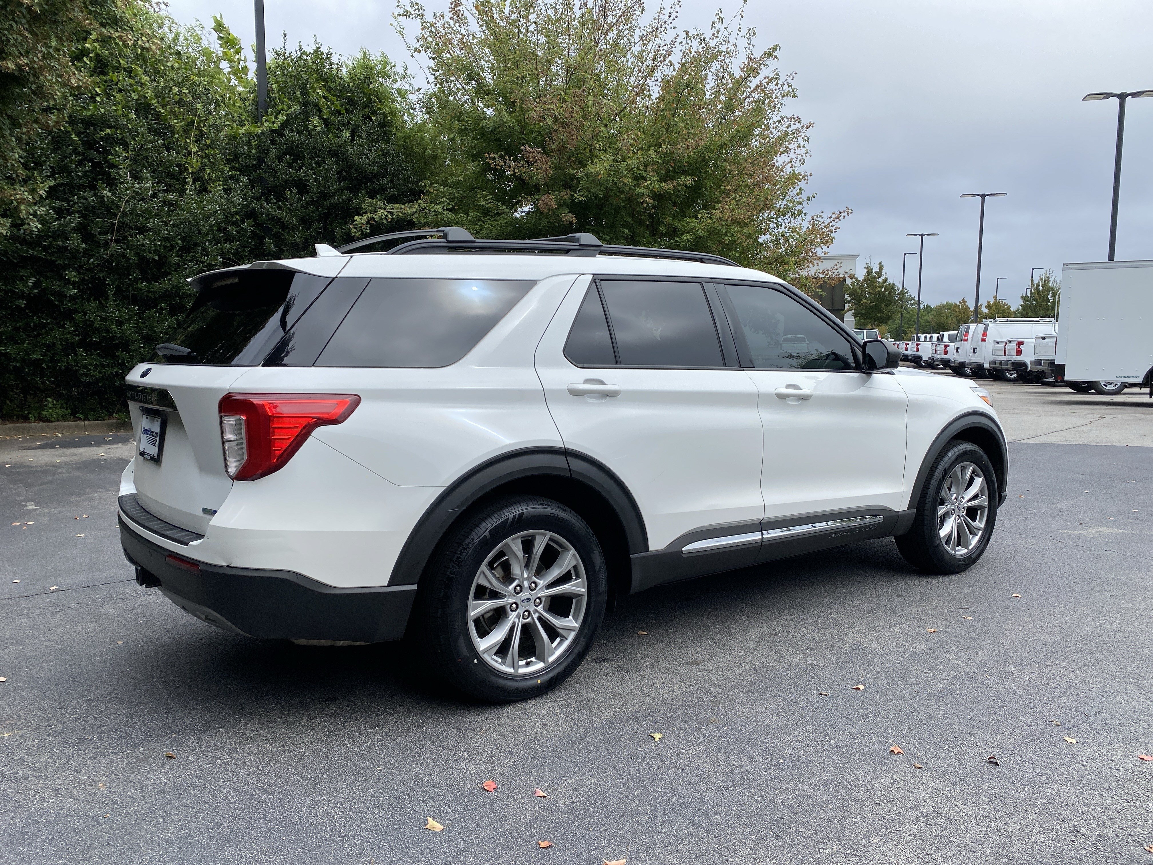 Used 2020 Ford Explorer XLT w/ Equipment Group 202A AWD/4WD image 9