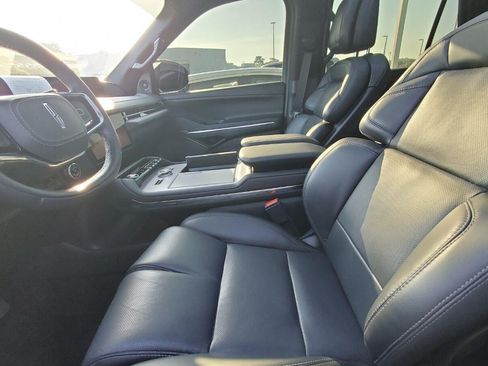 Used 2026 Lincoln Navigator L Reserve w/ Jet Appearance Package AWD/4WD image 3