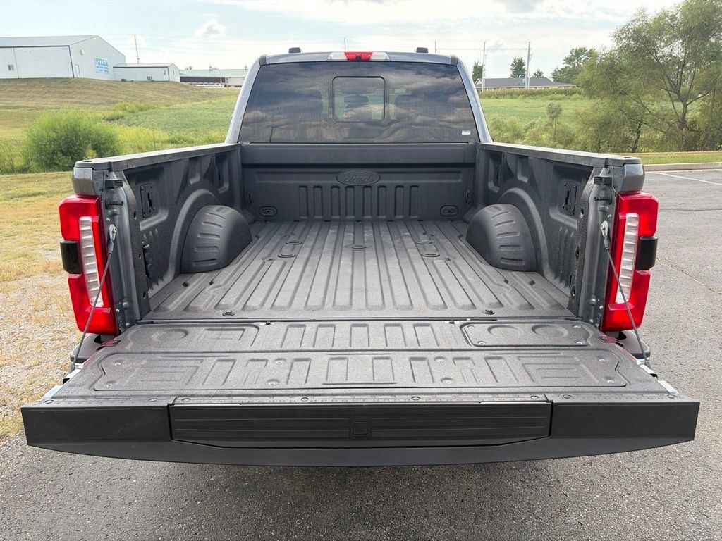 Used 2023 Ford F350 Lariat w/ Lariat Ultimate Package AWD/4WD image 6