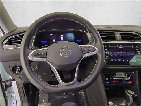 Used 2023 Volkswagen Tiguan SE w/ Panoramic Sunroof Package FWD image 29