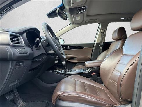 Used 2019 Kia Sorento SX image 12