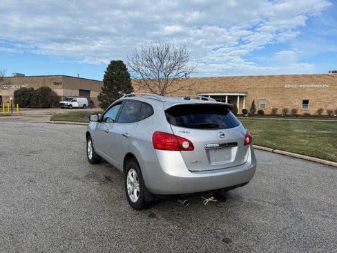 Used 2011 Nissan Rogue SV image 2
