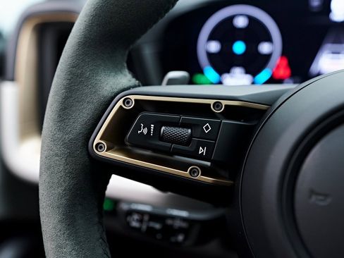 Used 2025 Porsche Cayenne GTS image 64