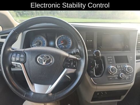 Used 2017 Toyota Sienna XLE w/ XLE Navigation Package FWD image 15