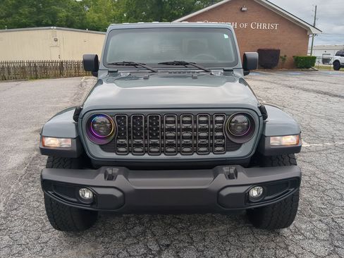 Used 2024 Jeep Gladiator Sport AWD/4WD image 7