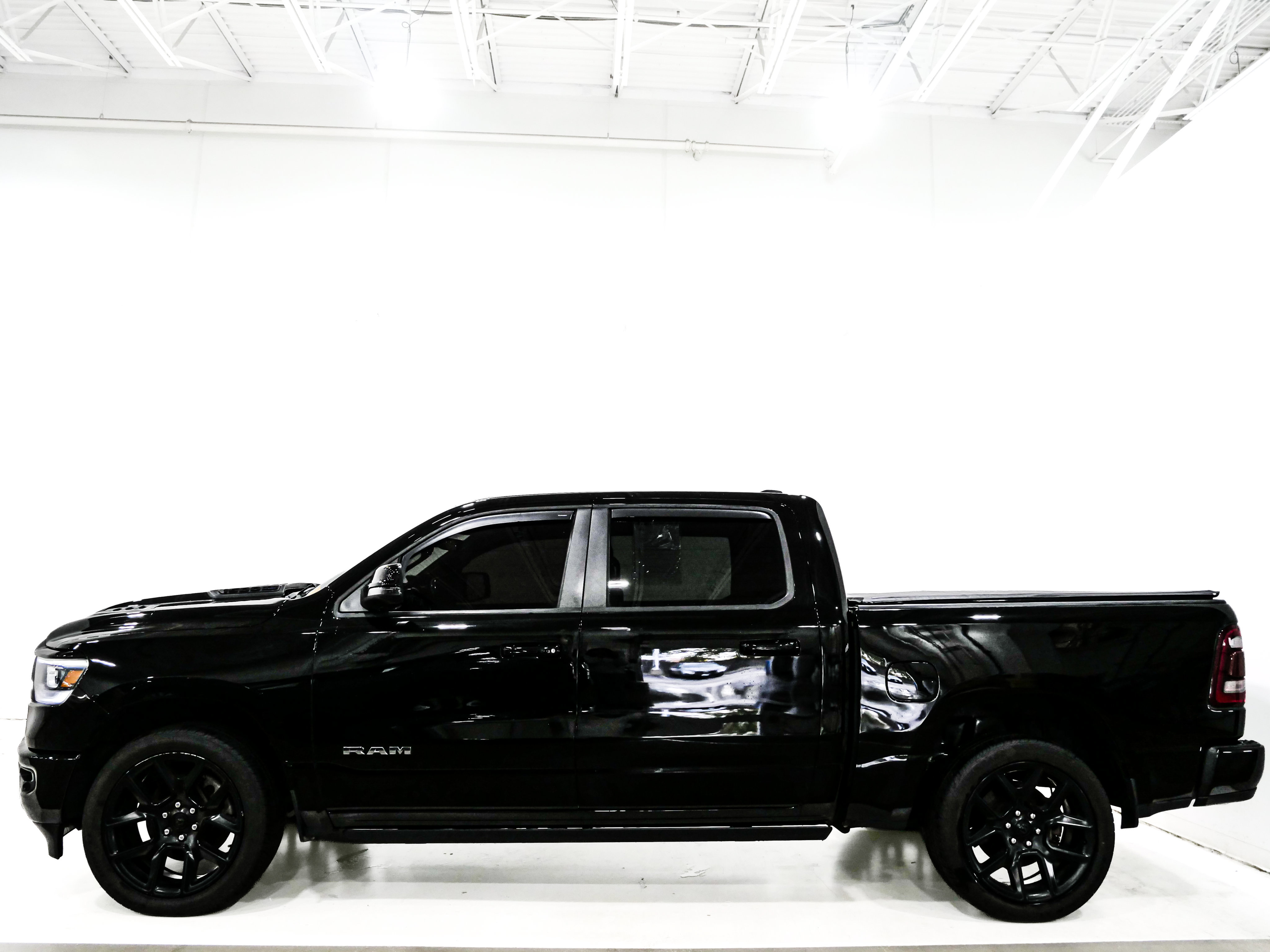 Used 2023 RAM 1500 Laramie AWD/4WD image 5