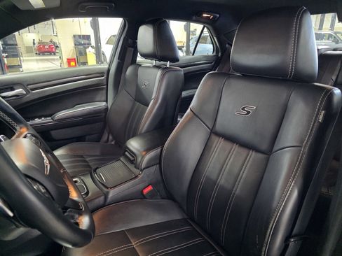 Used 2015 Chrysler 300 S image 23