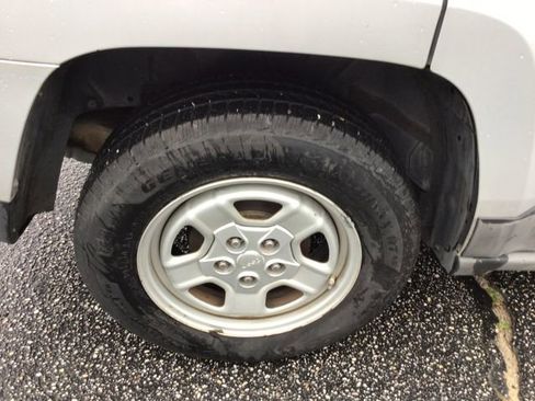 Used 2011 Jeep Patriot Sport image 16