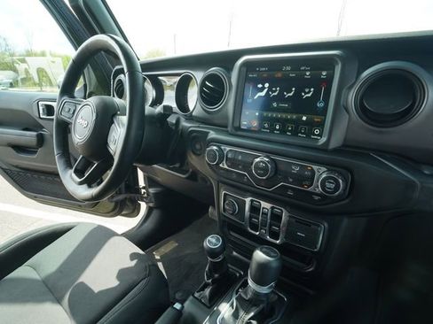 Used 2022 Jeep Wrangler Unlimited Sport AWD/4WD image 32