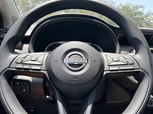 New 2025 Nissan Kicks Play S image 16
