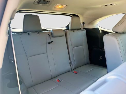 Used 2024 Toyota Highlander Limited image 21