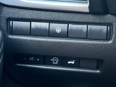 Used 2024 Nissan Rogue SV FWD image 33